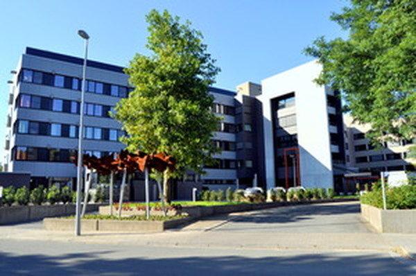 Woonzorgcentrum Van Zuylen-Maisons de repos-Sint-Kruis-WZC-Van-Zuylen-gebouw.jpeg