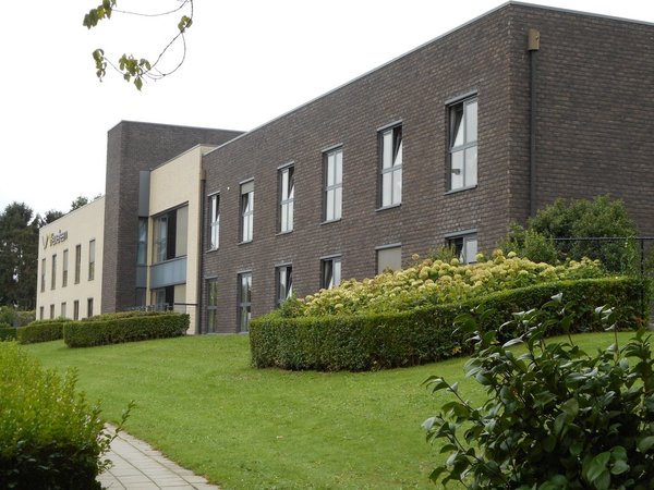 Woonzorgcentrum Heuvelheem-Woonzorgcentrum-Tessenderlo-Facade.jpeg